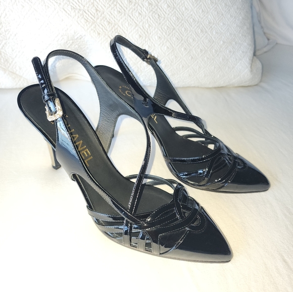 CHANELInterlocking CC Logo Patent Leather SlingbackSandals - Picture 2 of 8